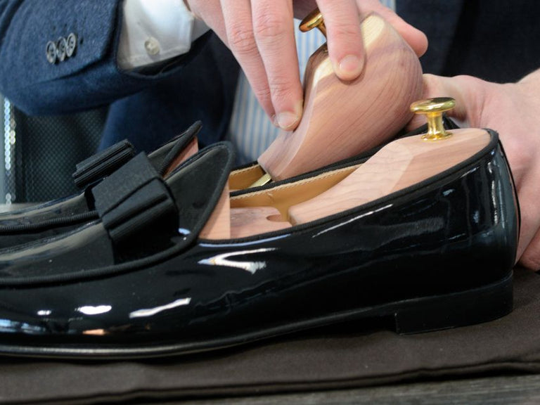 Patent leather men shoes