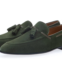 Three-quarter view of the Superglamourous Philippe-R loafer in musk green velukid suede, showcasing the front and side profile | Image 1