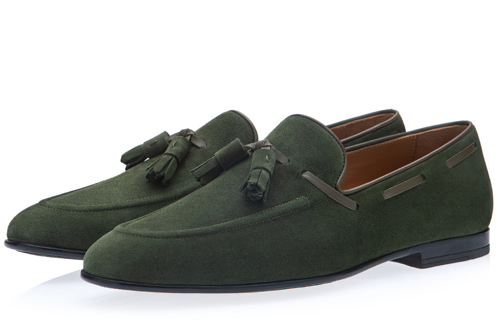 Three-quarter view of the Superglamourous Philippe-R loafer in musk green velukid suede, showcasing the front and side profile