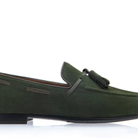 Side profile of the Superglamourous Philippe-R loafer in musk green velukid, displaying its elegant and sleek silhouette | Image 3