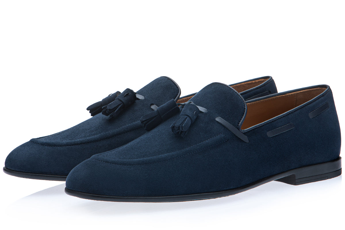 Three-quarter view of the Superglamourous Philippe-R loafer in navy blue velukid suede, showcasing the front and side profile